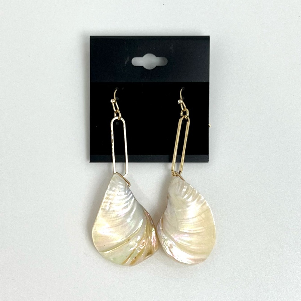 Seashell Pendant Earrings